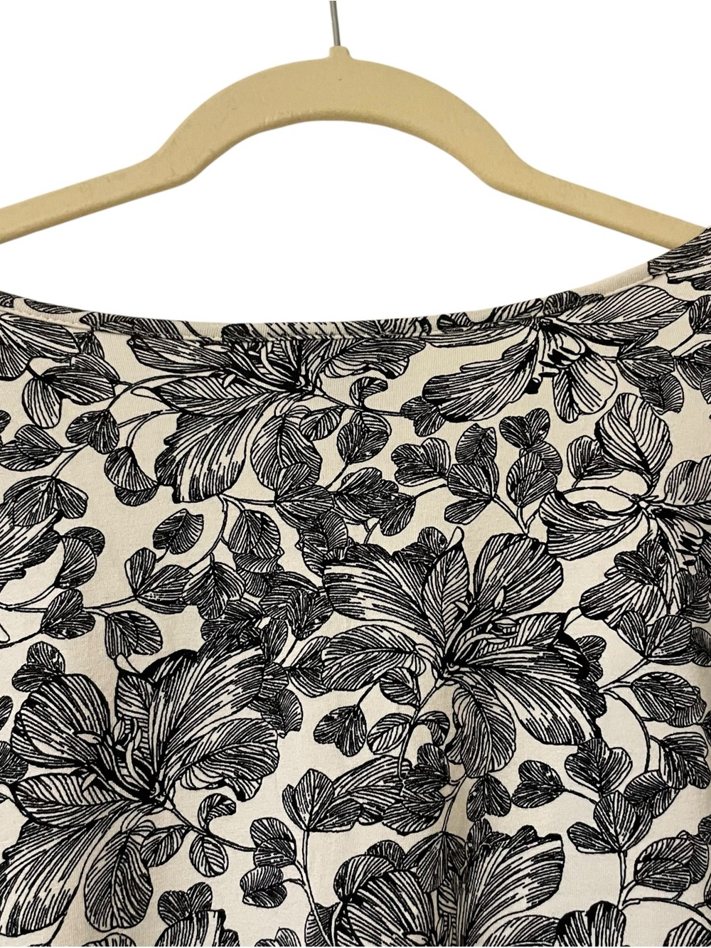 J Jill Cream and Black Floral V-Neck Dress Small Wearever Collection - Picture 8 of 10